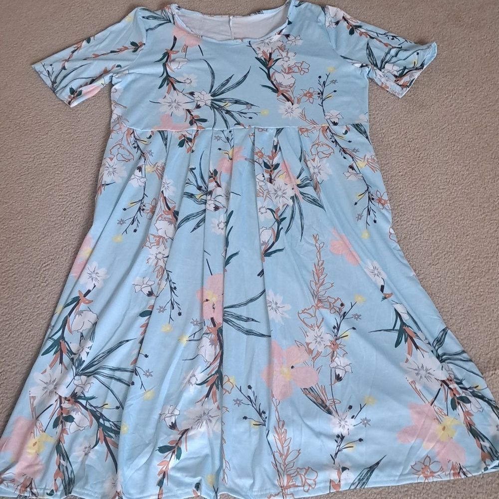 JANE FLORAL LIGHTWEIGHT FLOWY  DRESS. 3X
